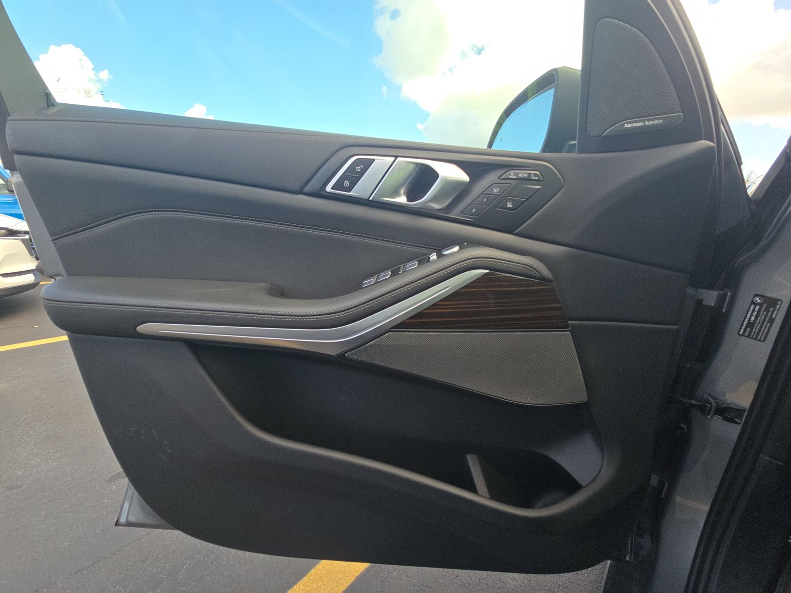 2025 BMW X7 xDrive40i AWD