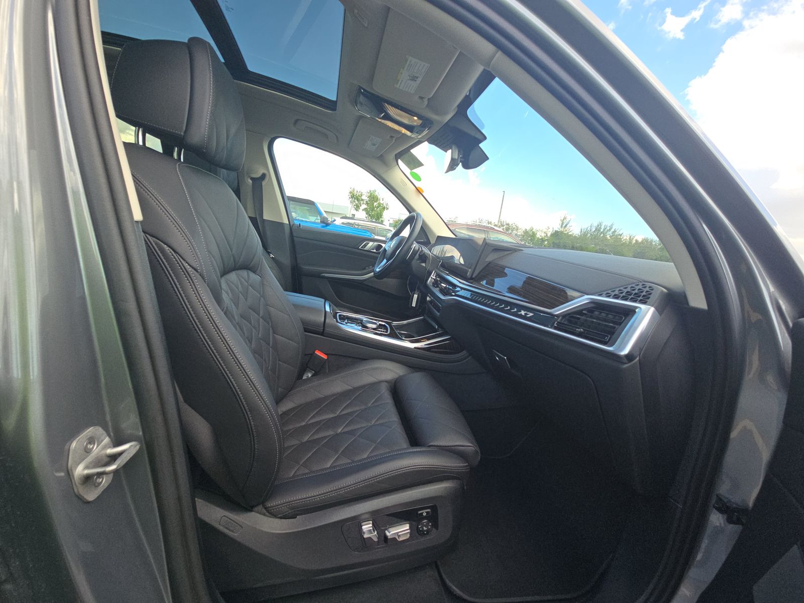 2025 BMW X7 xDrive40i AWD