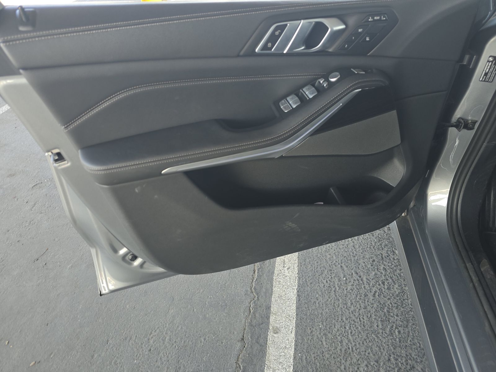 2025 BMW X7 xDrive40i AWD