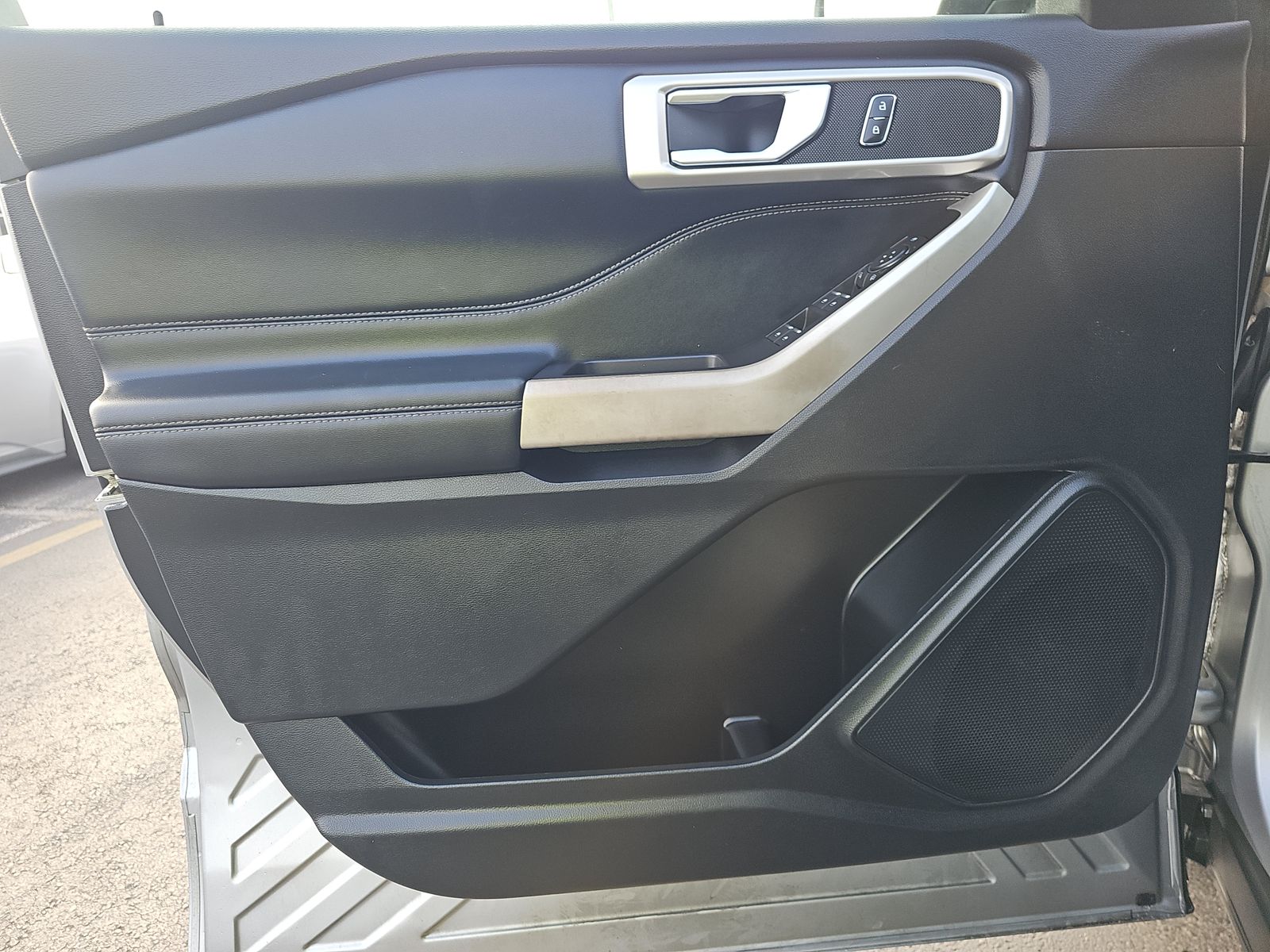 FORD EXPLORER - 10