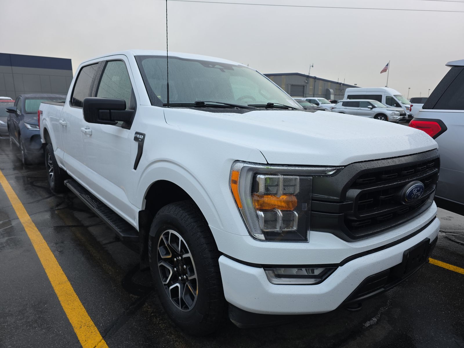 2023 FORD F150 XLT GAS WHITE SHORT BED SINGLE - Image 3