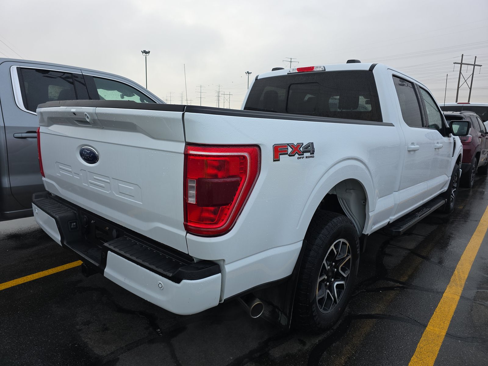2023 FORD F150 XLT GAS WHITE SHORT BED SINGLE - Image 4