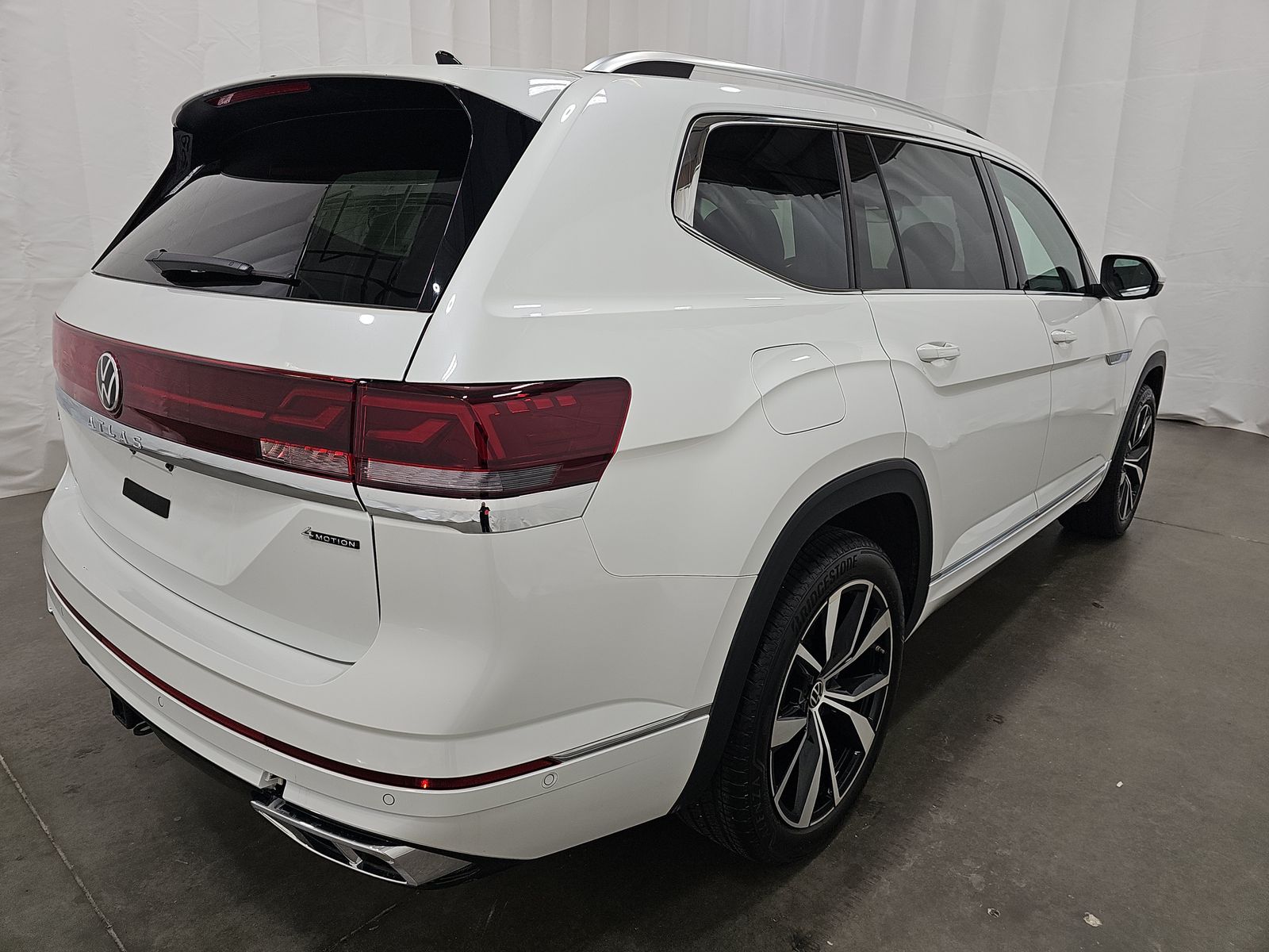 2025 Volkswagen Atlas 2.0T SEL Premium R-Line AWD