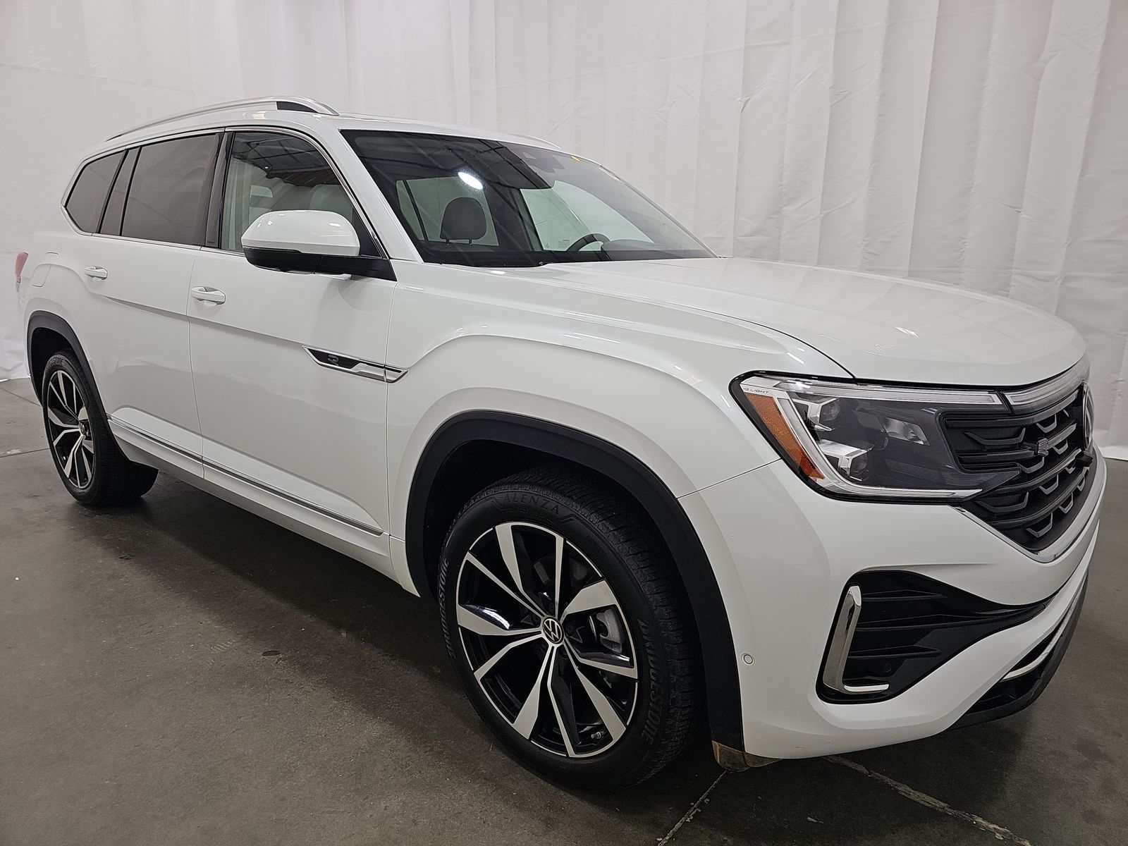 2025 Volkswagen Atlas 2.0T SEL Premium R-Line AWD