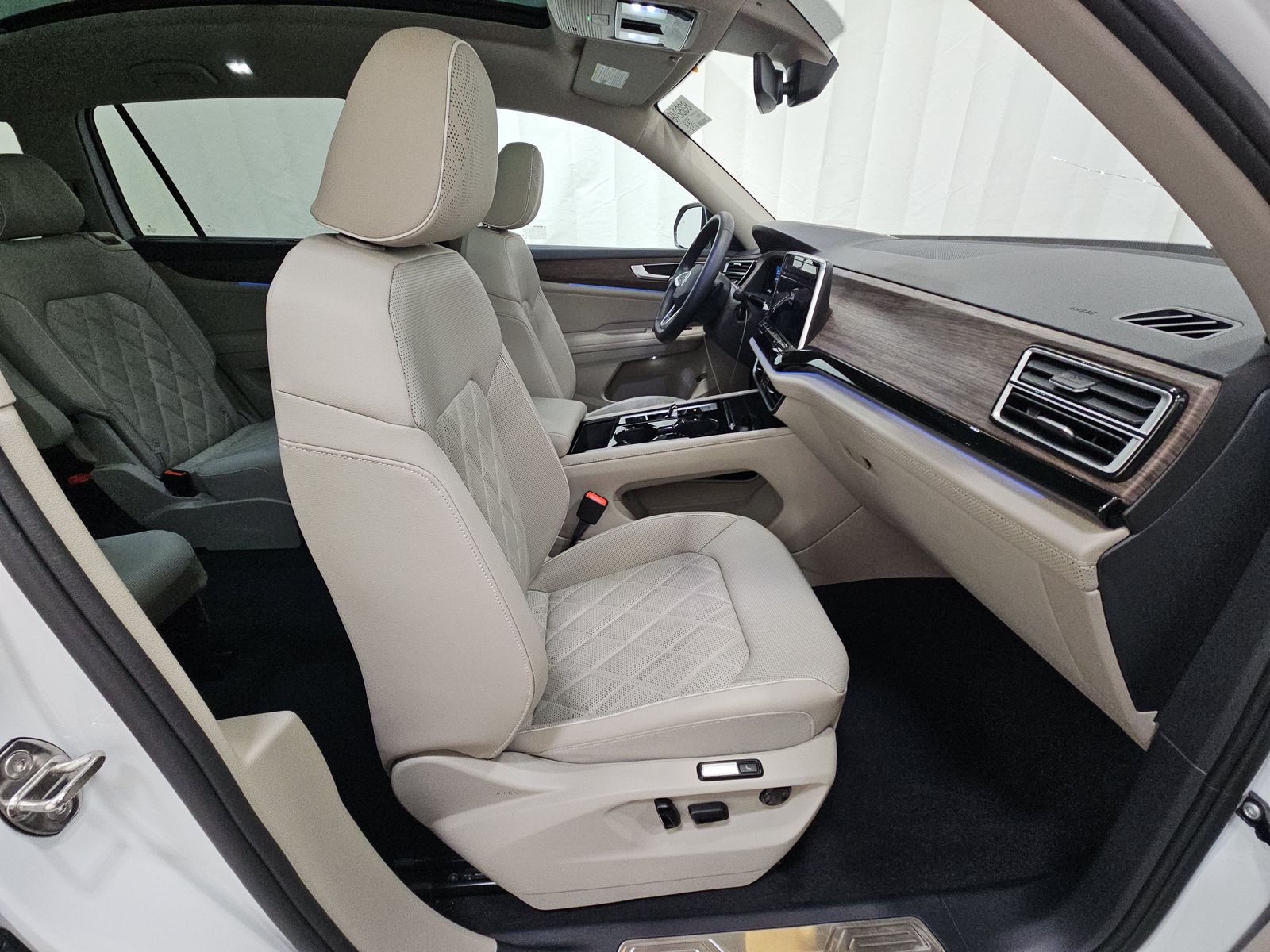 2025 Volkswagen Atlas 2.0T SEL Premium R-Line AWD