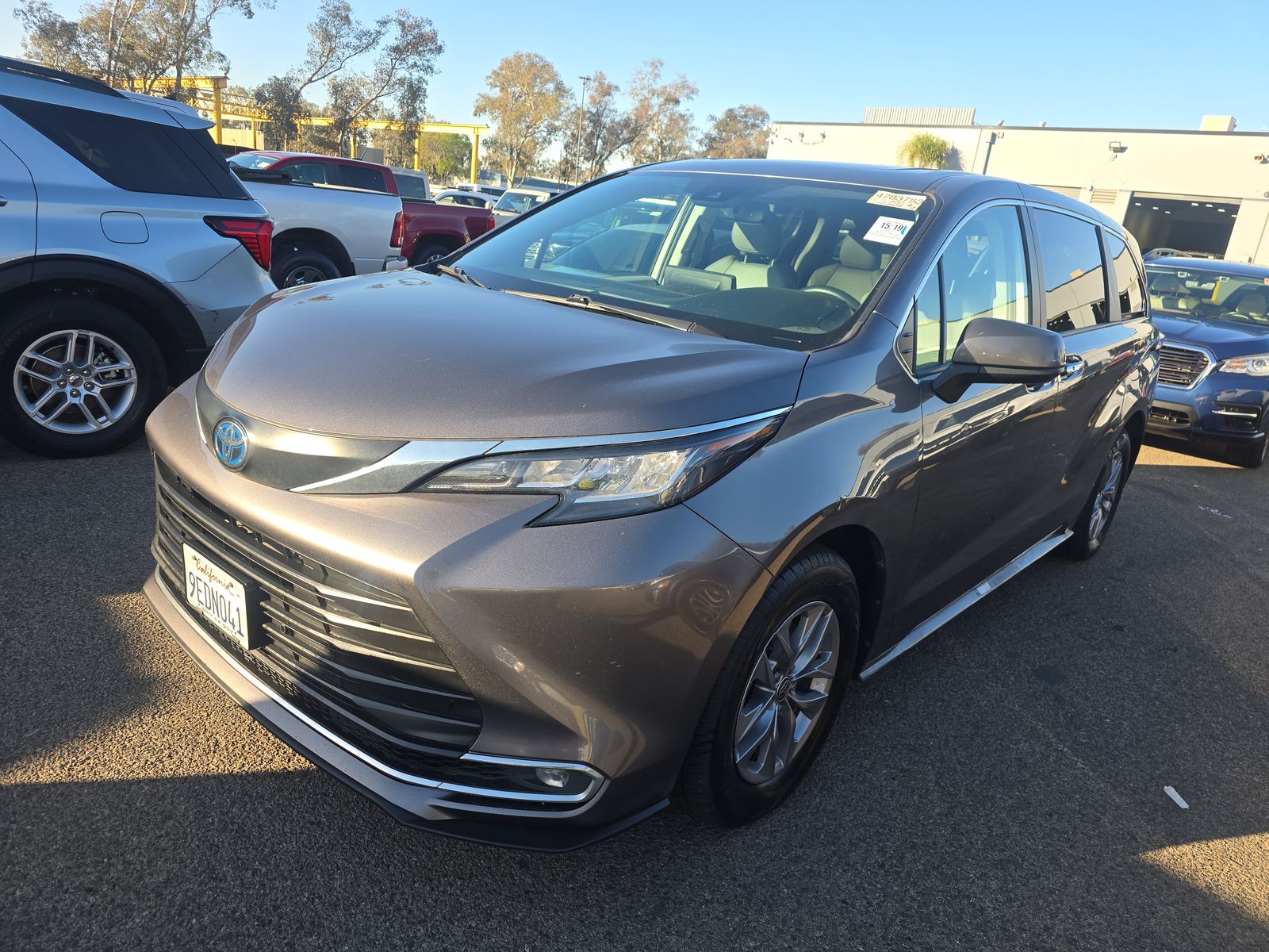2022 Toyota Sienna XLE FWD