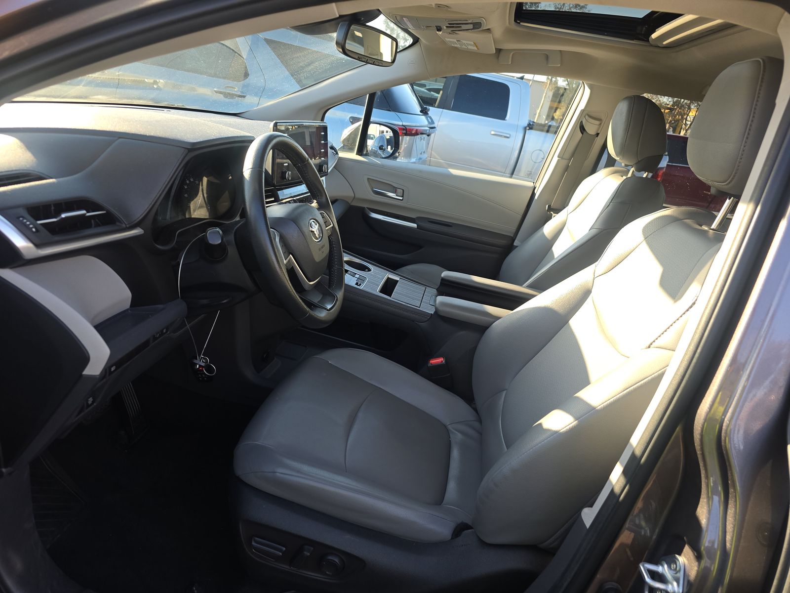 2022 Toyota Sienna XLE FWD