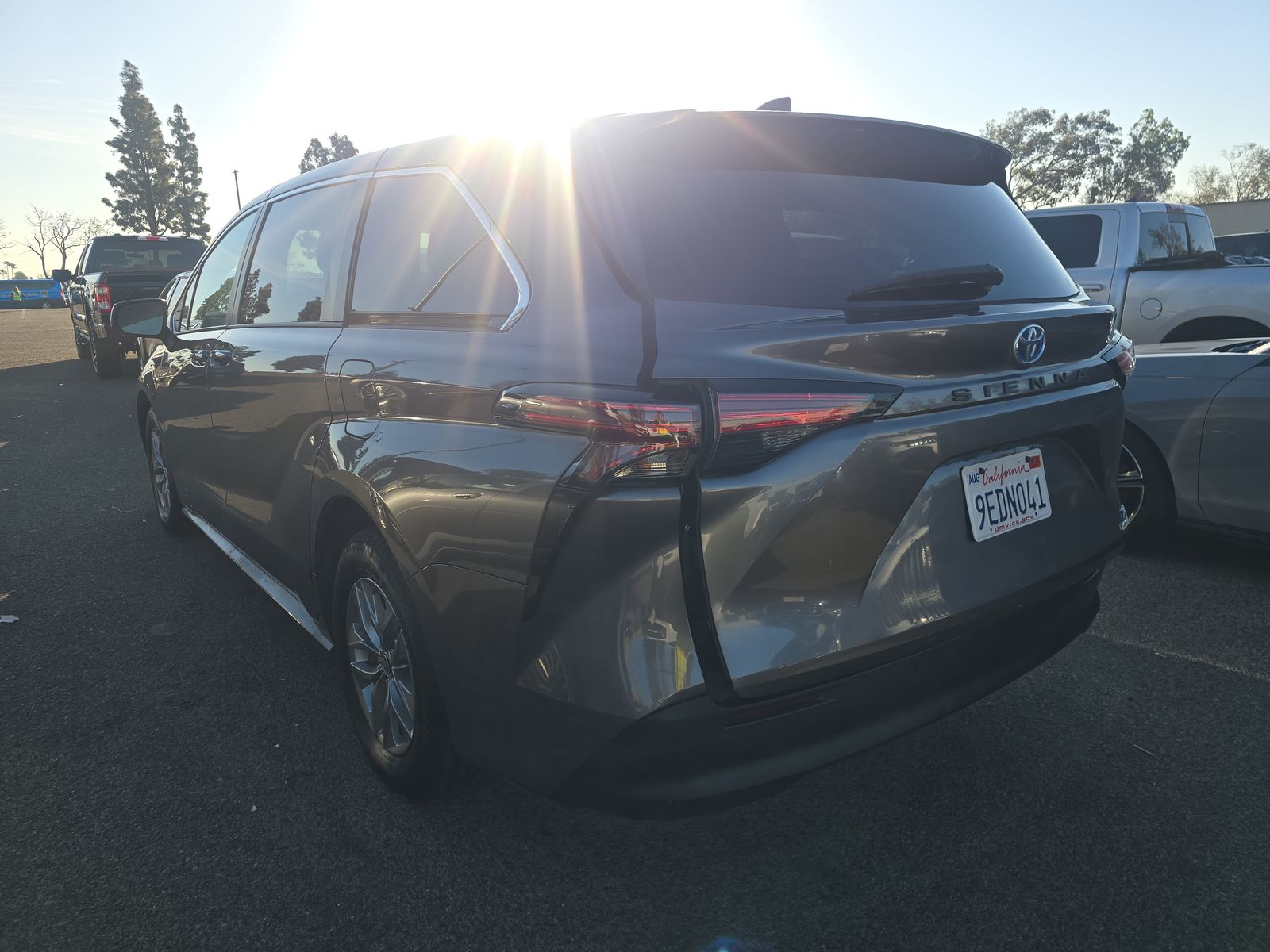 2022 Toyota Sienna XLE FWD
