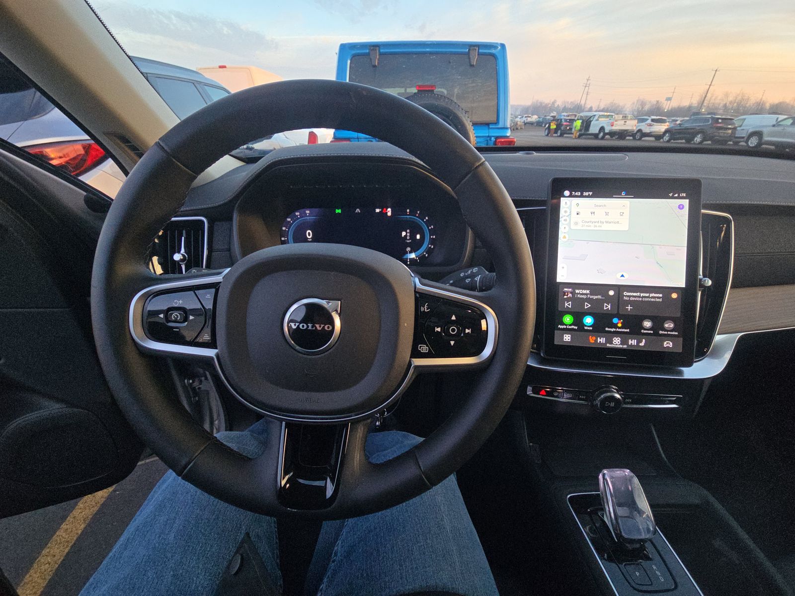 2025 Volvo XC90 B5 Plus AWD