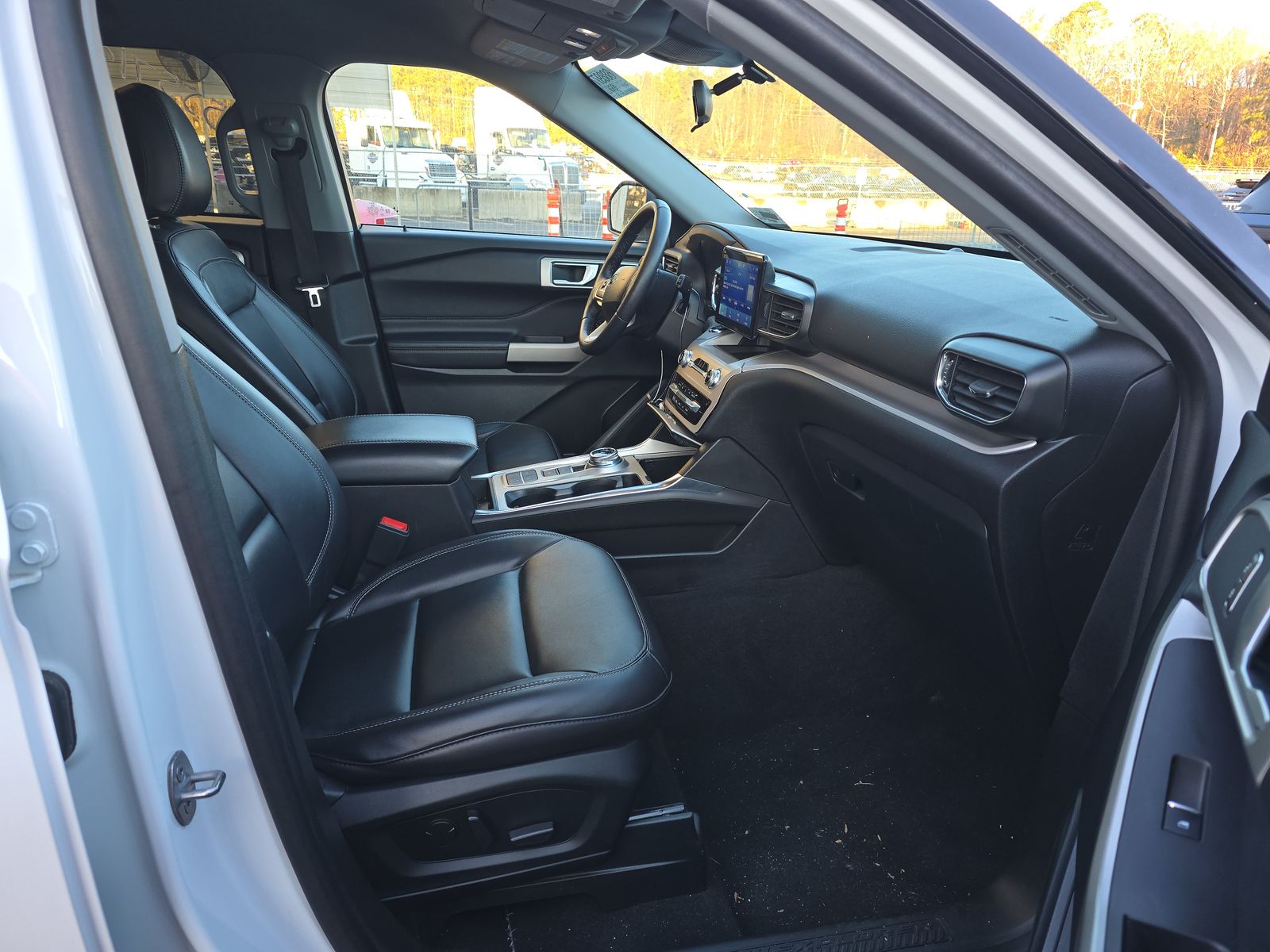 2023 Ford Explorer XLT RWD