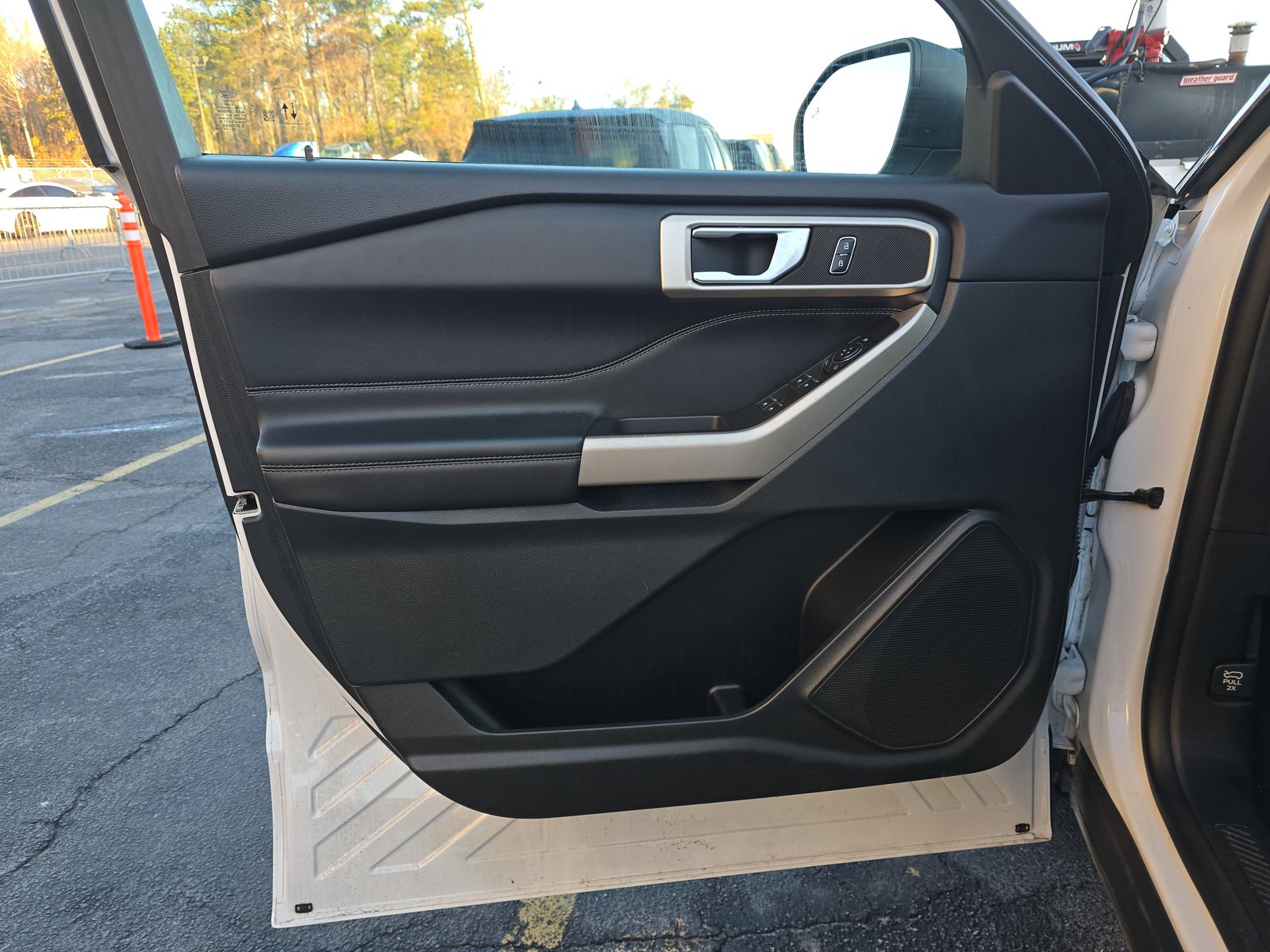 2023 Ford Explorer XLT RWD