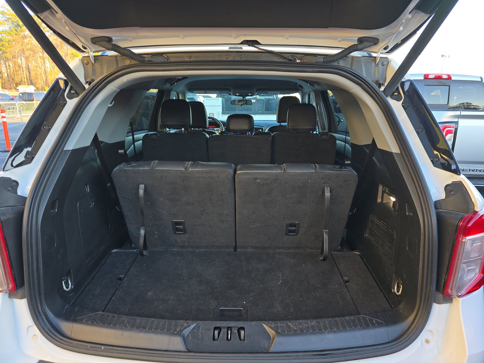 2023 Ford Explorer XLT RWD