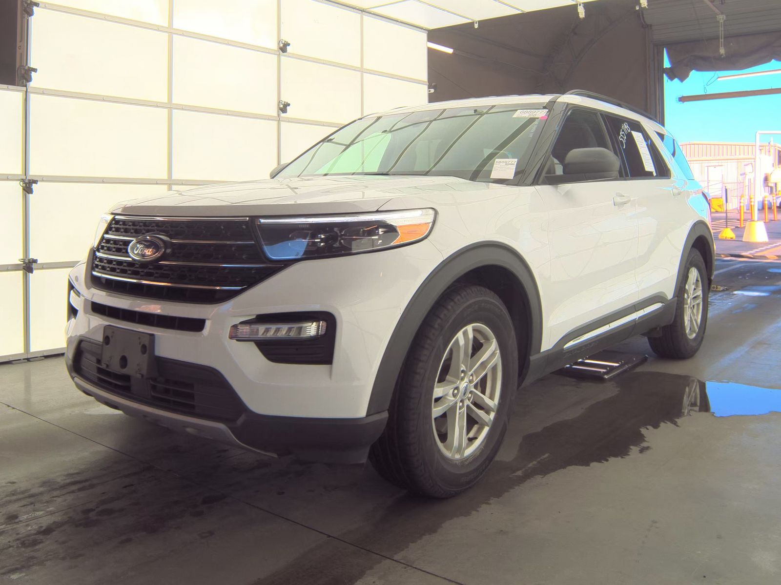 2023 Ford Explorer XLT RWD