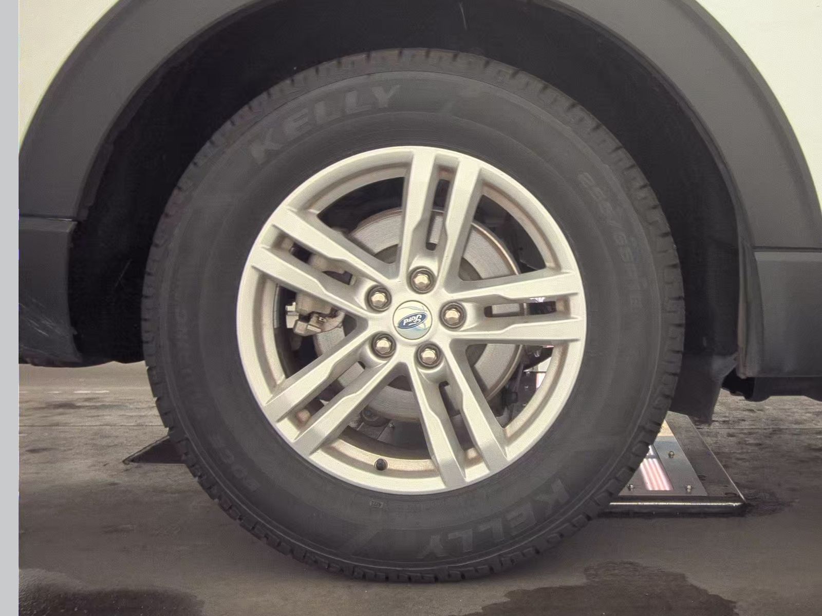 2023 Ford Explorer XLT RWD