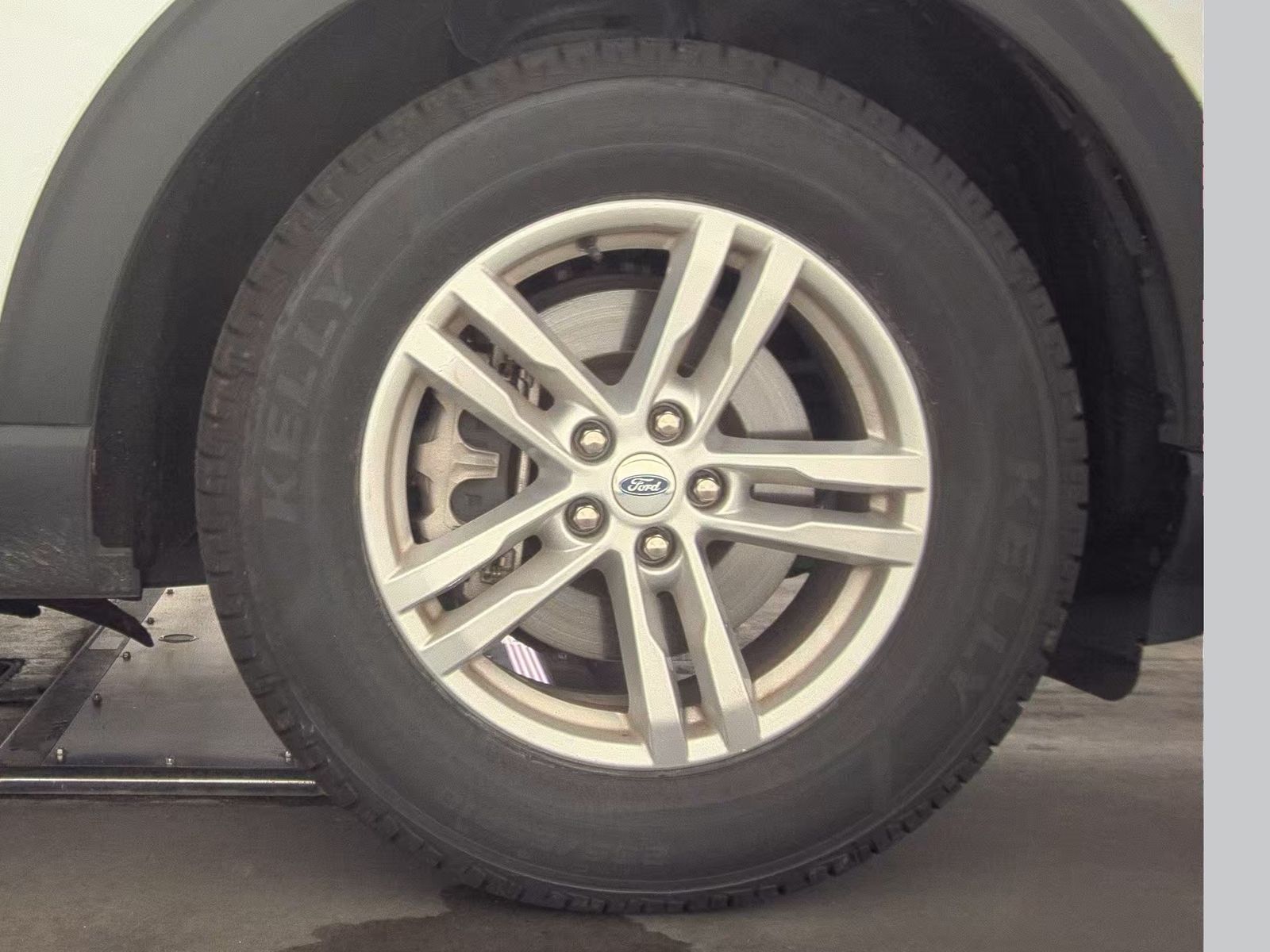 2023 Ford Explorer XLT RWD