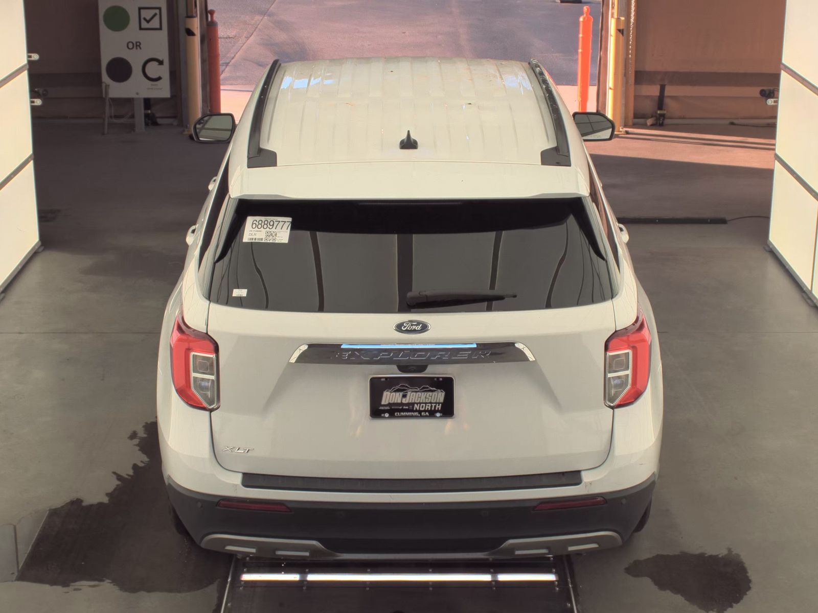 2023 Ford Explorer XLT RWD