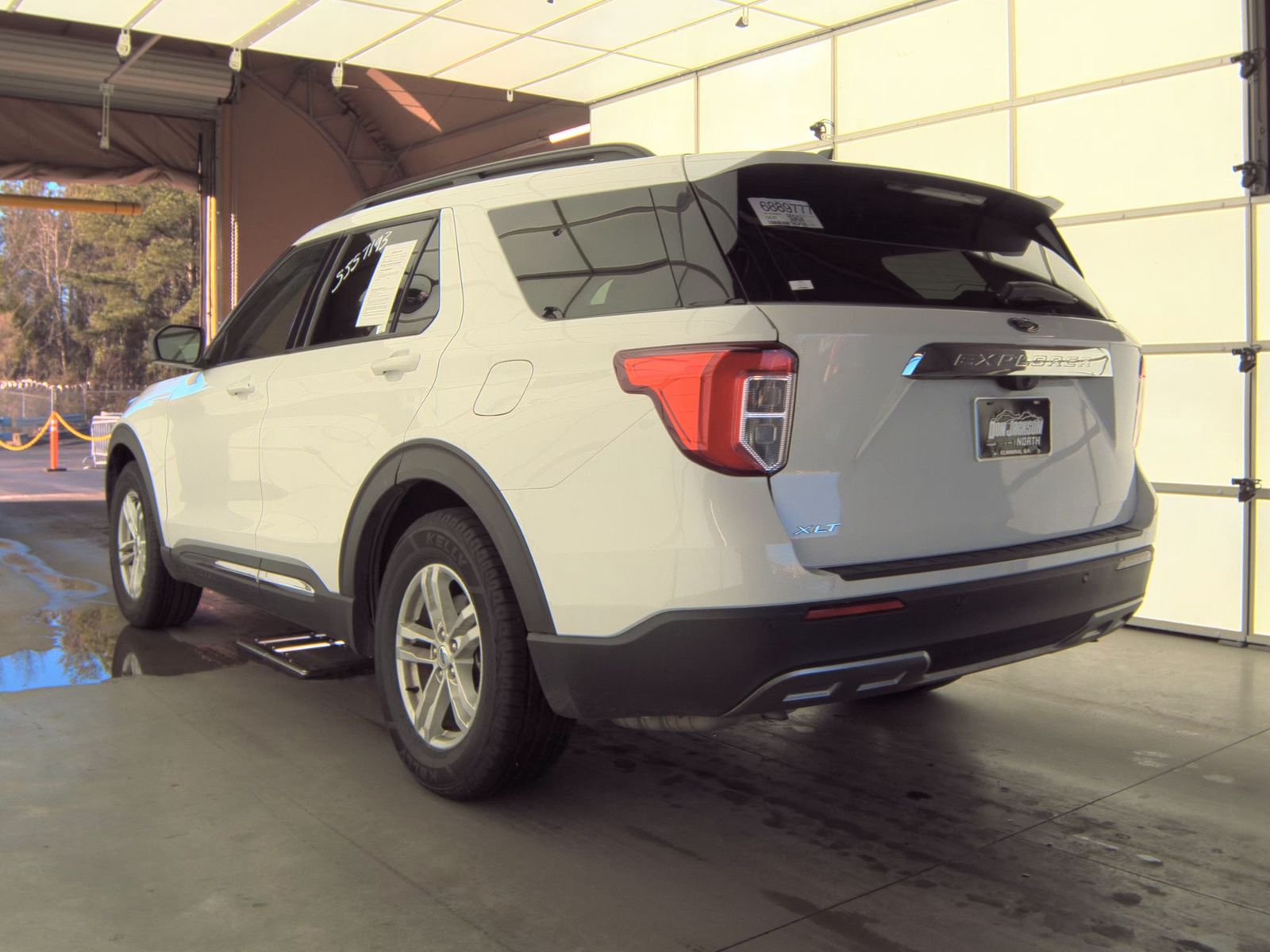 2023 Ford Explorer XLT RWD