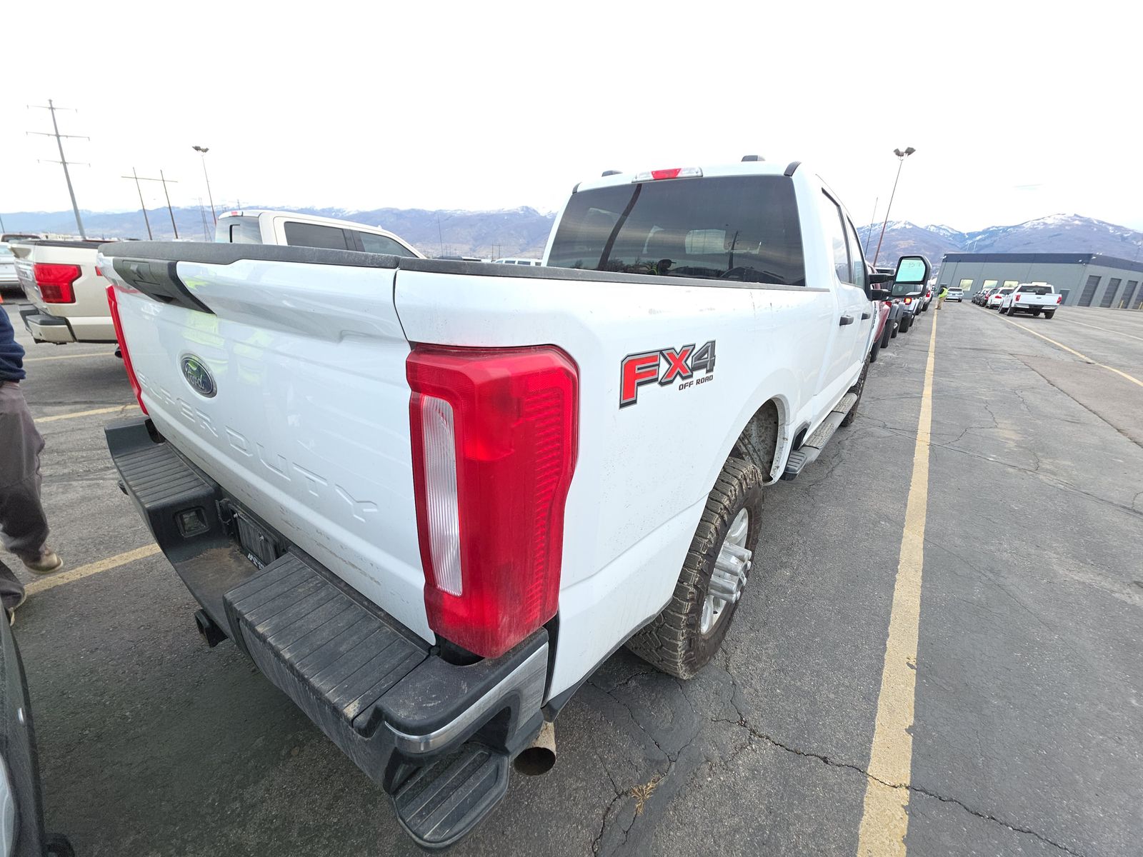 2024 FORD F250 XLT GAS WHITE LONG BED SINGLE - Image 4