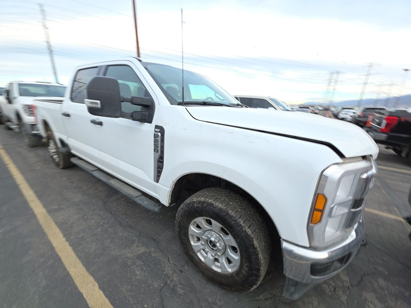 2024 FORD F250 XLT GAS WHITE LONG BED SINGLE - Image 3