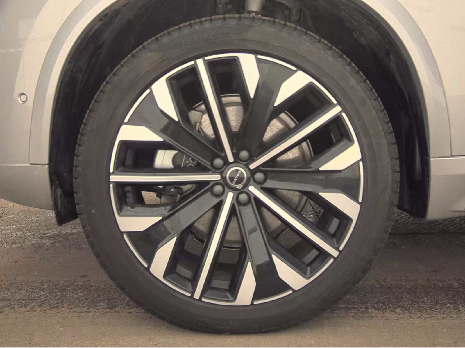 2025 Volvo XC90 B5 Plus AWD