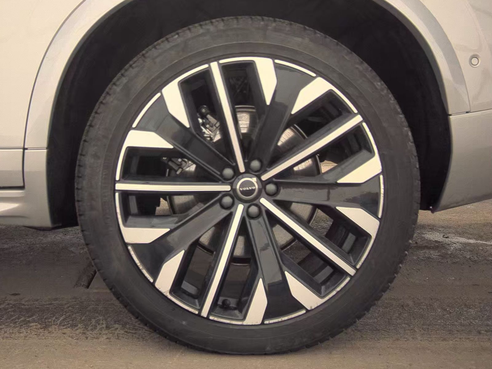 2025 Volvo XC90 B5 Plus AWD