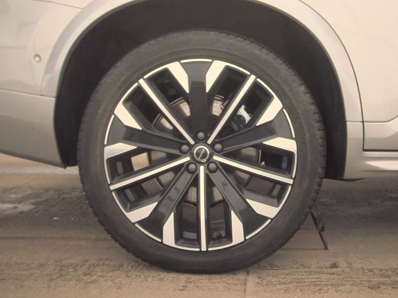 2025 Volvo XC90 B5 Plus AWD