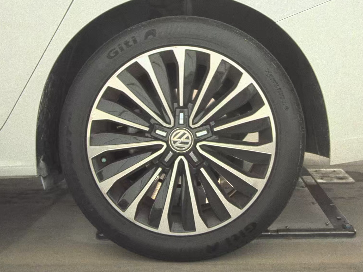 2022 Volkswagen Passat 2.0T Limited Edition FWD