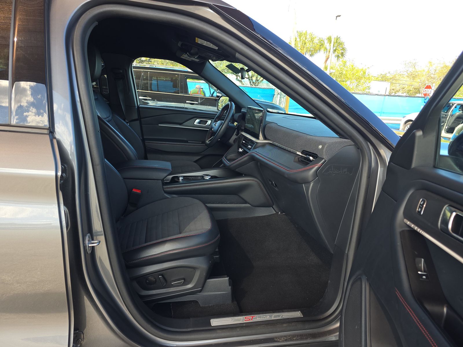 2025 Ford Explorer ST-Line AWD