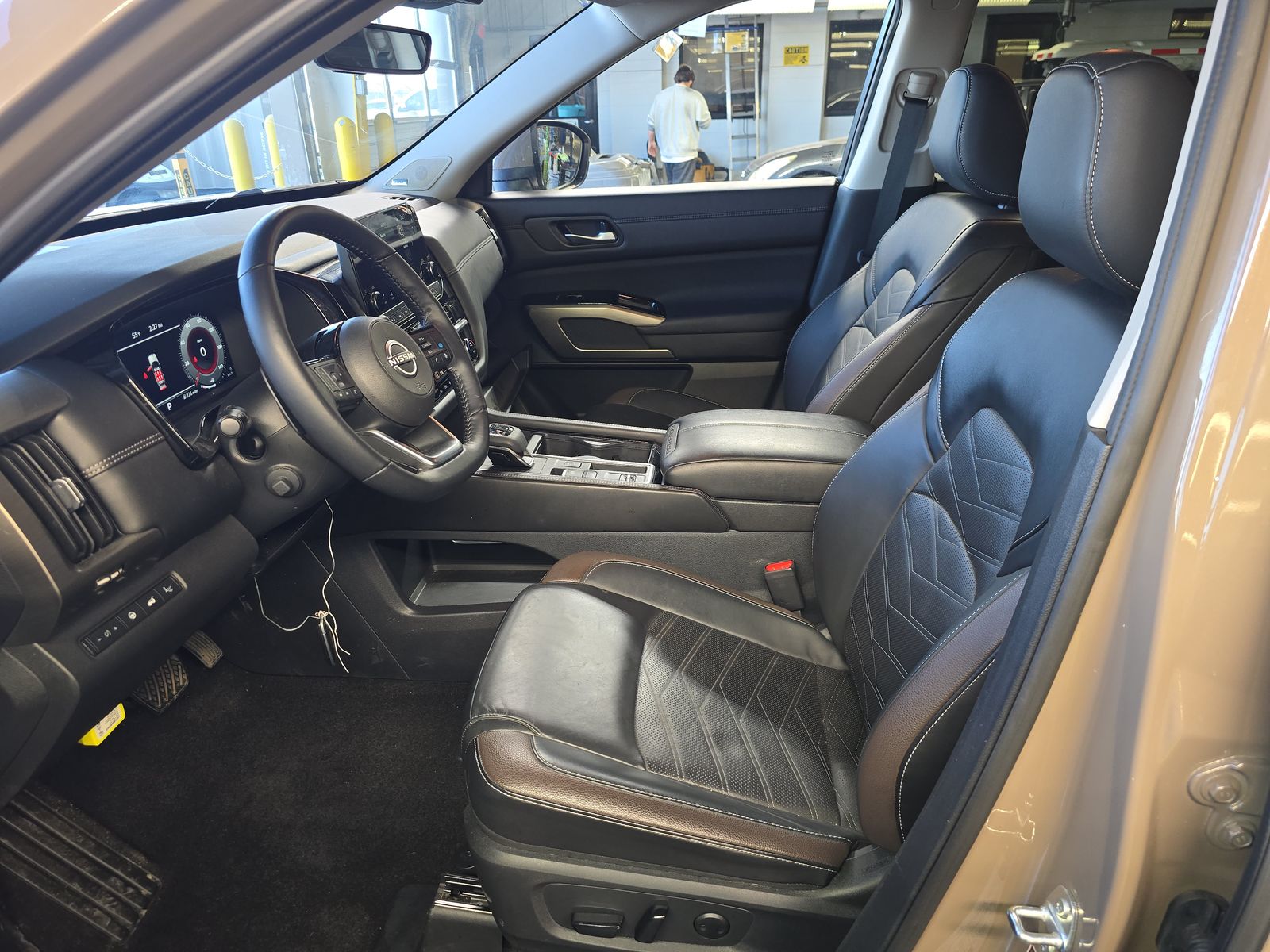 2024 Nissan Pathfinder Platinum FWD