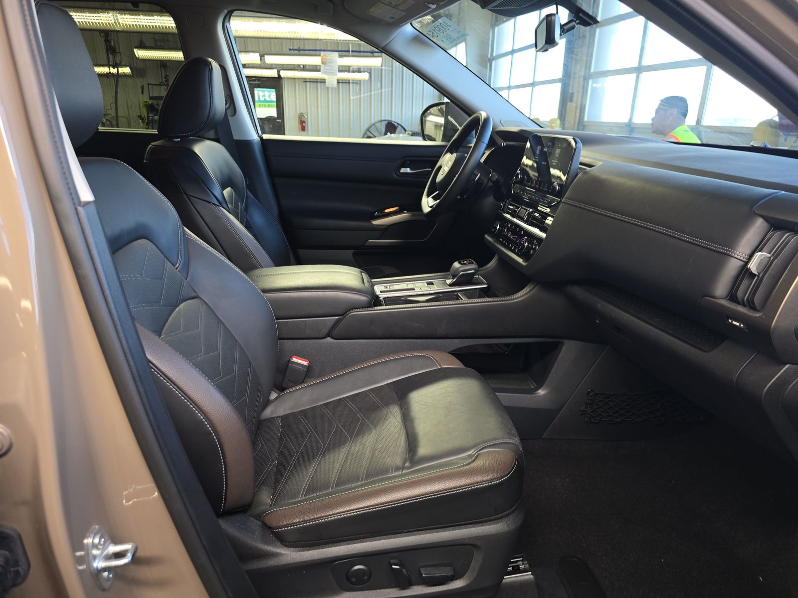 2024 Nissan Pathfinder Platinum FWD