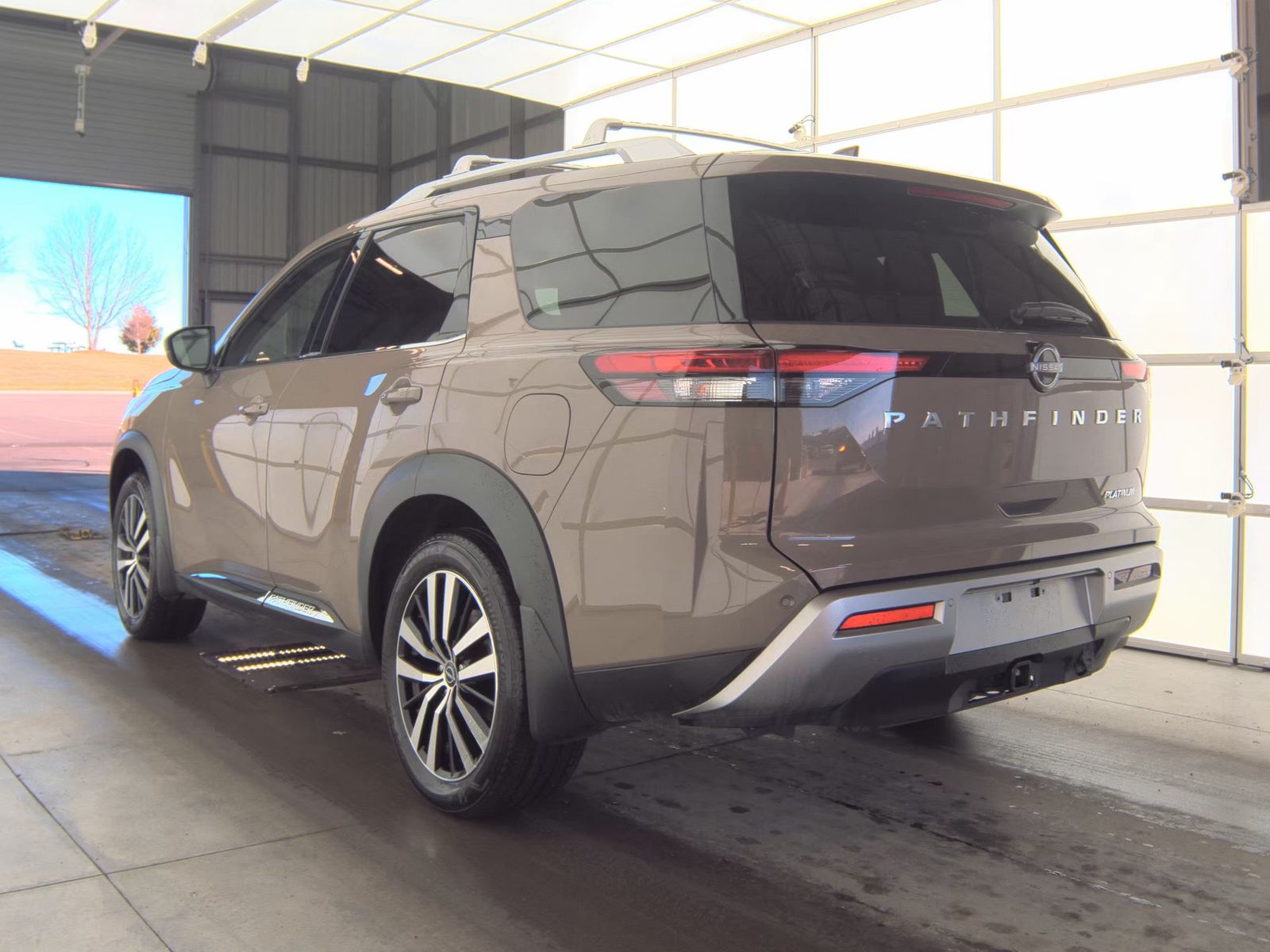 2024 Nissan Pathfinder Platinum FWD