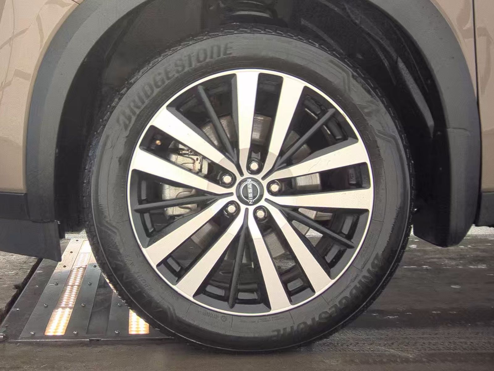 2024 Nissan Pathfinder Platinum FWD