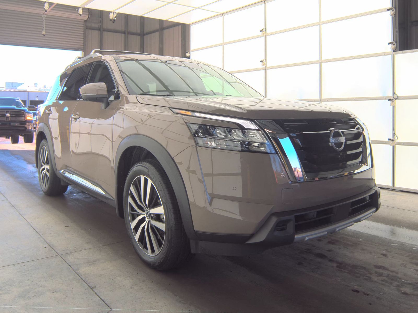2024 Nissan Pathfinder Platinum FWD