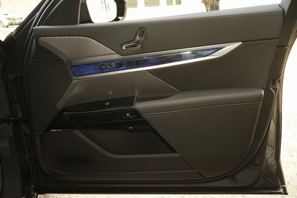 2024 BMW 7 Series 740i RWD