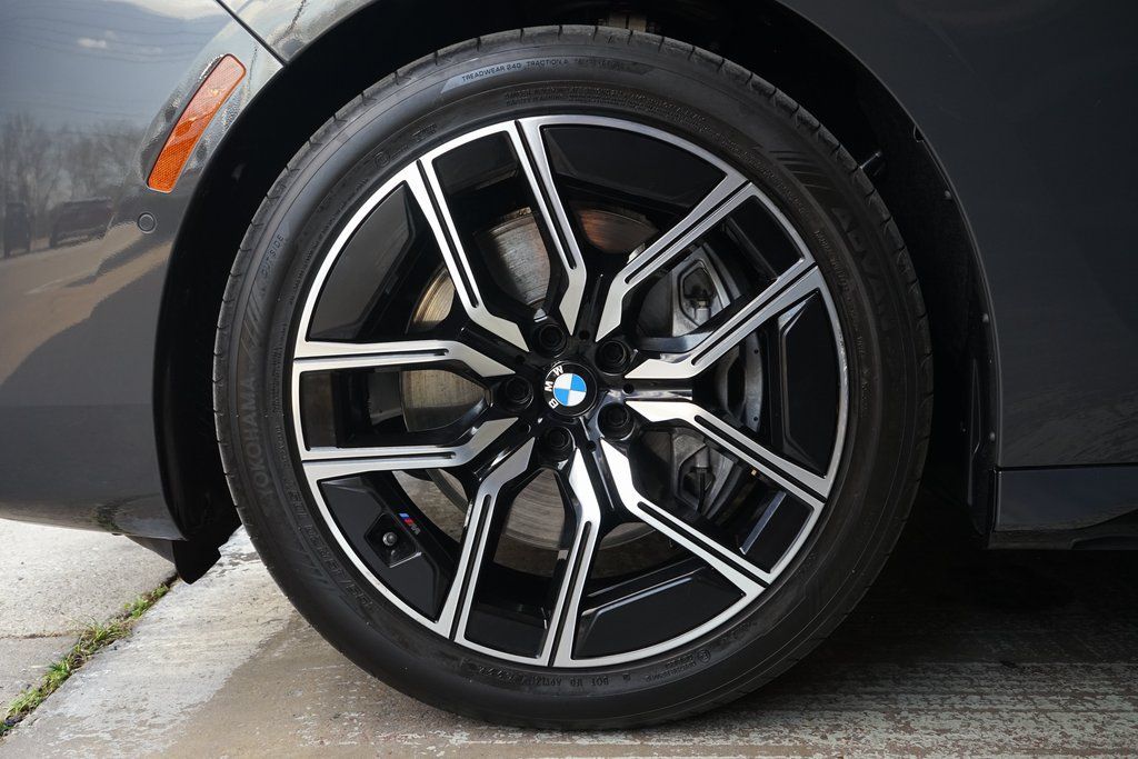 2024 BMW 7 Series 740i RWD