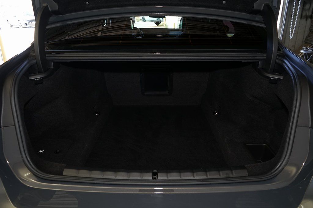 2024 BMW 7 Series 740i RWD