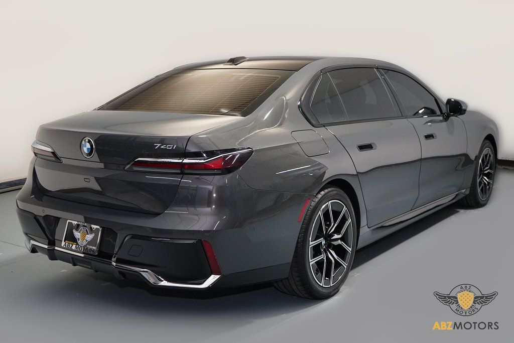 2024 BMW 7 Series 740i RWD