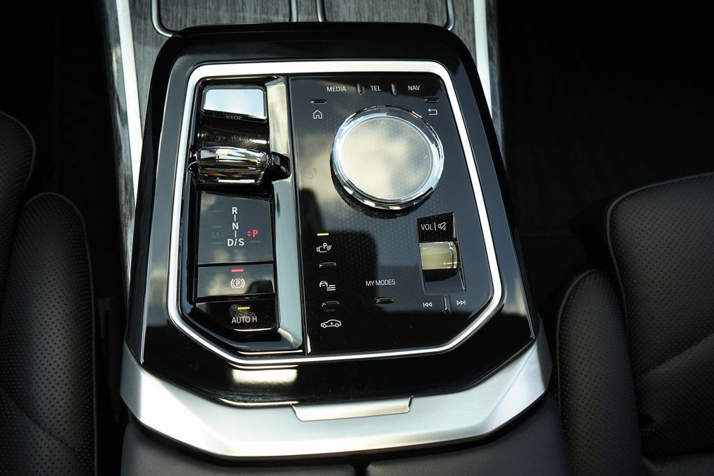 2024 BMW 7 Series 740i RWD