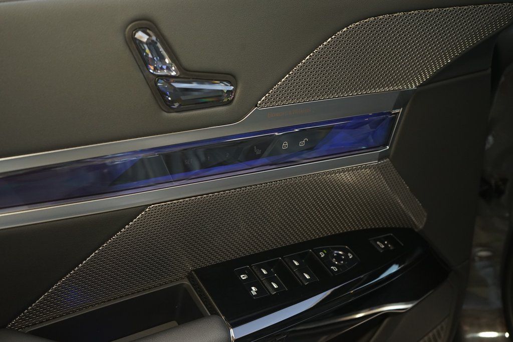 2024 BMW 7 Series 740i RWD