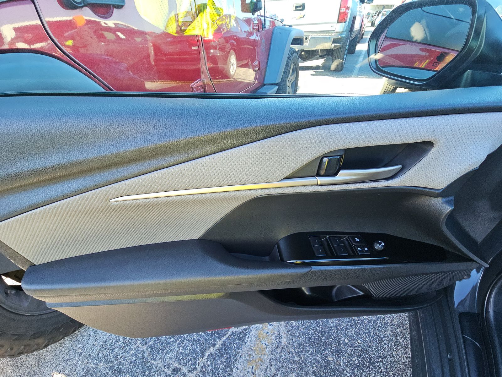 2025 Toyota Camry SE FWD