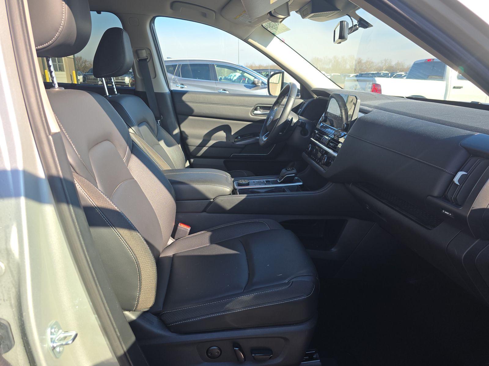 2025 Nissan Pathfinder SL AWD