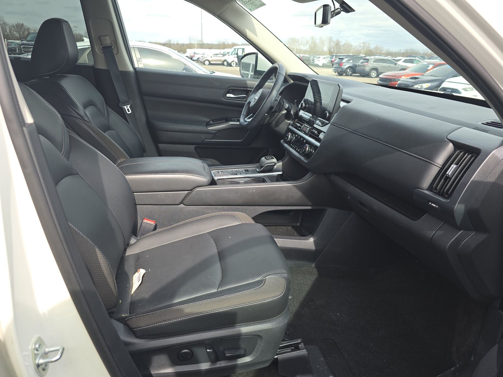 2024 Nissan Pathfinder SL FWD