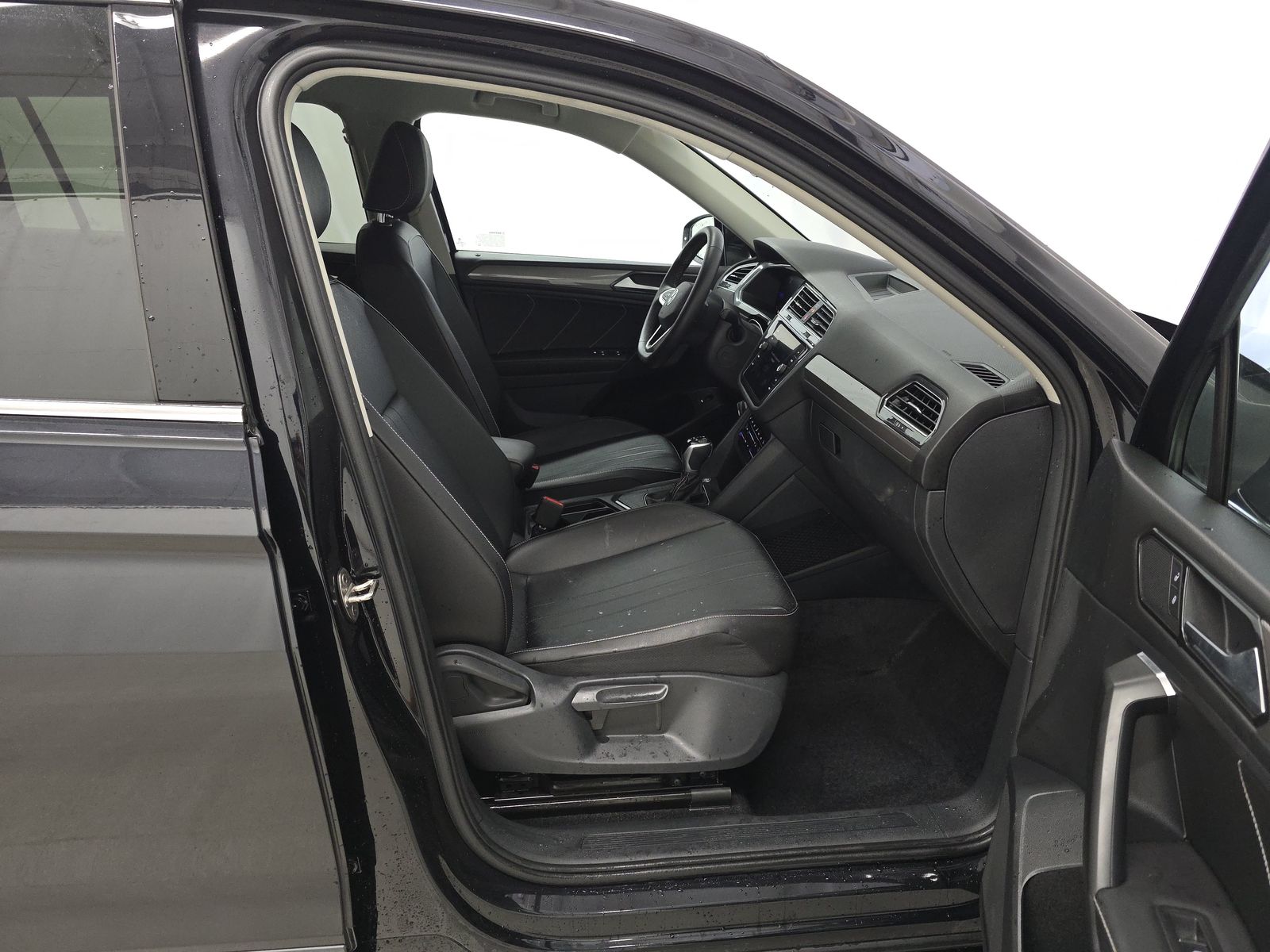 2022 Volkswagen Tiguan 2.0T SE FWD