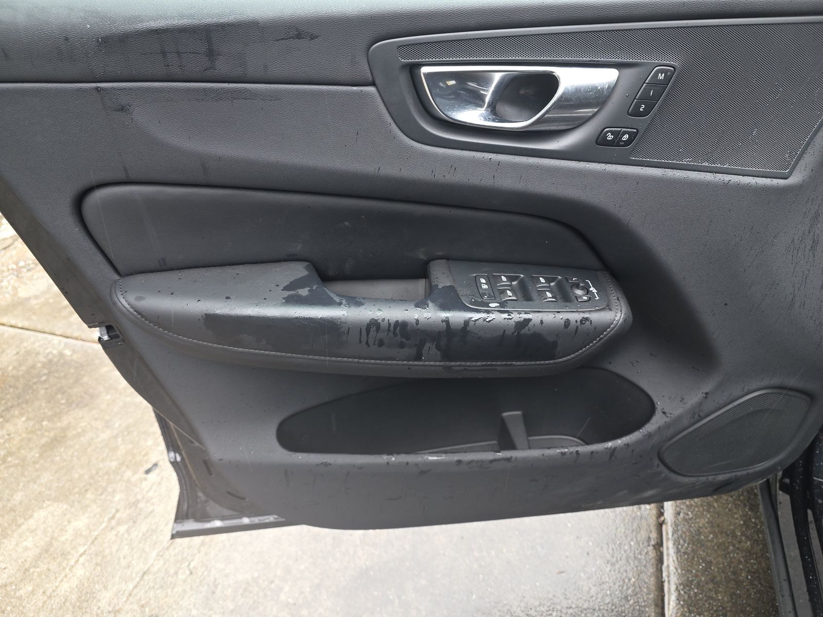 2025 Volvo XC60 B5 Plus FWD