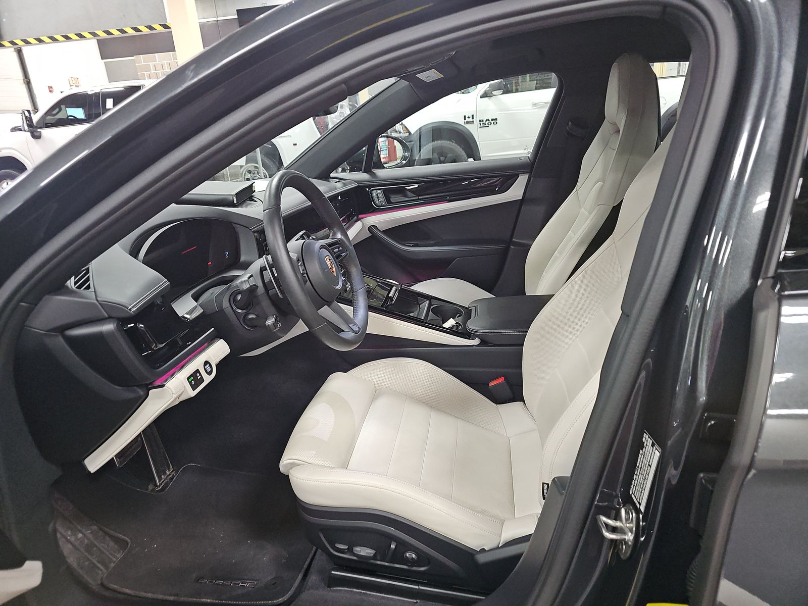 2025 Porsche Panamera 4 AWD