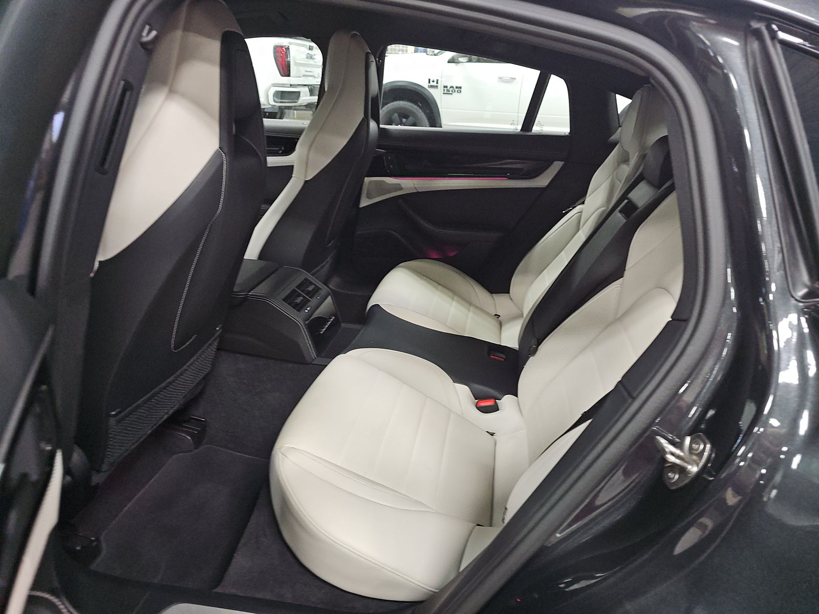 2025 Porsche Panamera 4 AWD