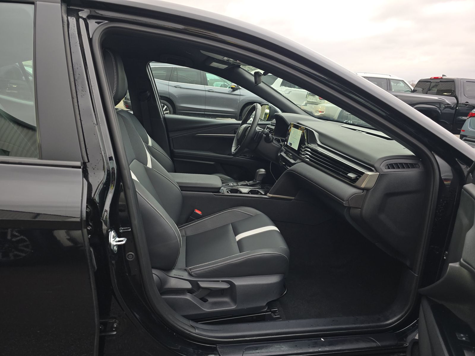 2025 Toyota Camry SE FWD