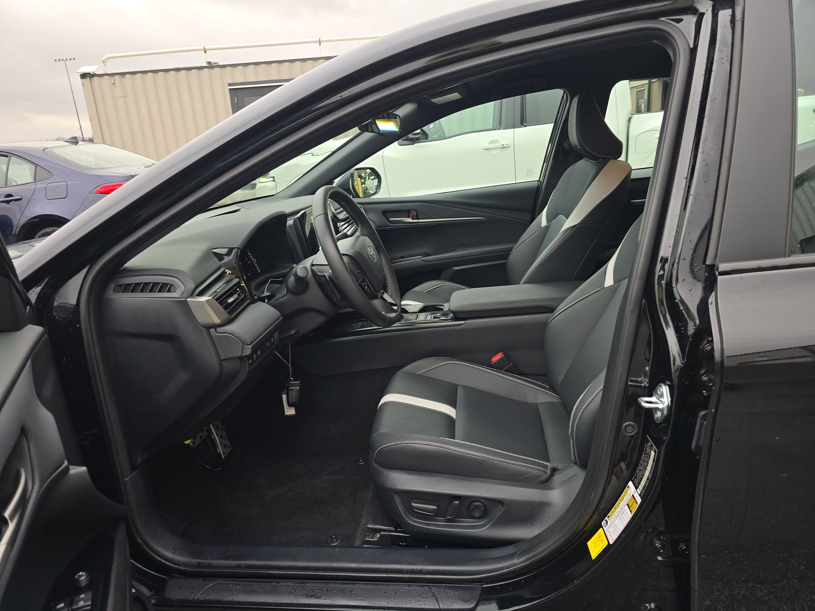 2025 Toyota Camry SE FWD