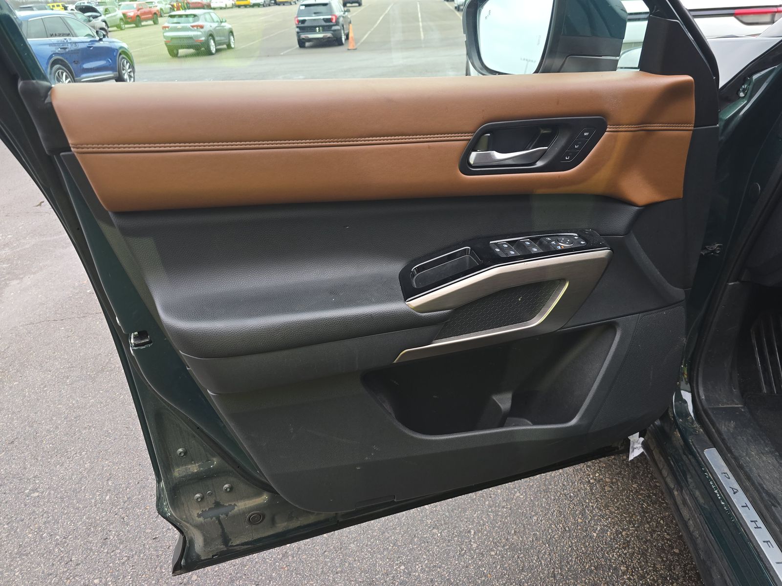 2025 Nissan Pathfinder Platinum FWD