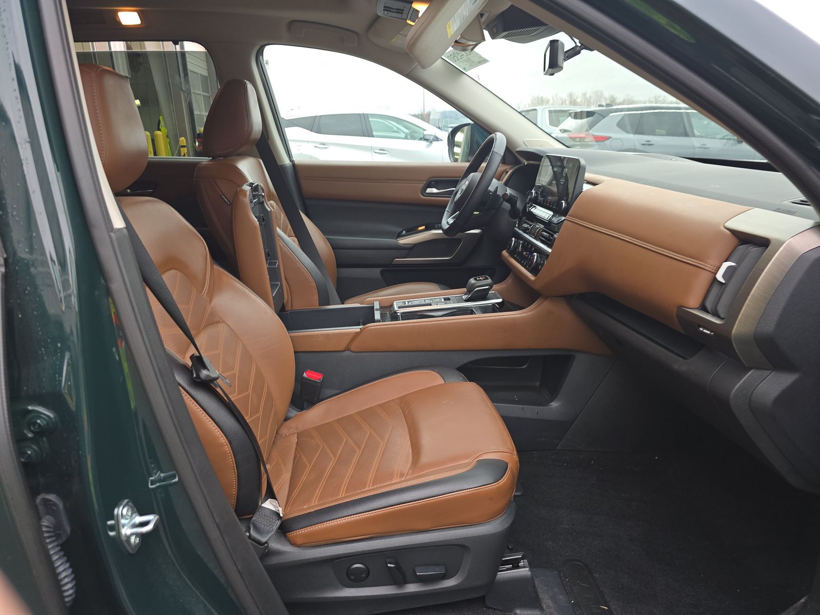 2025 Nissan Pathfinder Platinum FWD